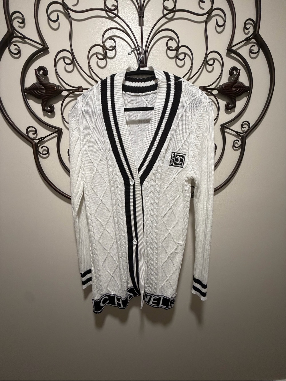 Source Unknown White Cable Knit Cardigan with Black Trim and Logo Patch